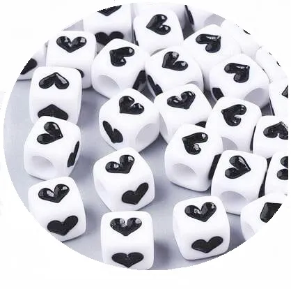 Бусины кубики Сердечки, цв. белый с черным, уп. 500 г, 6 х 6 мм